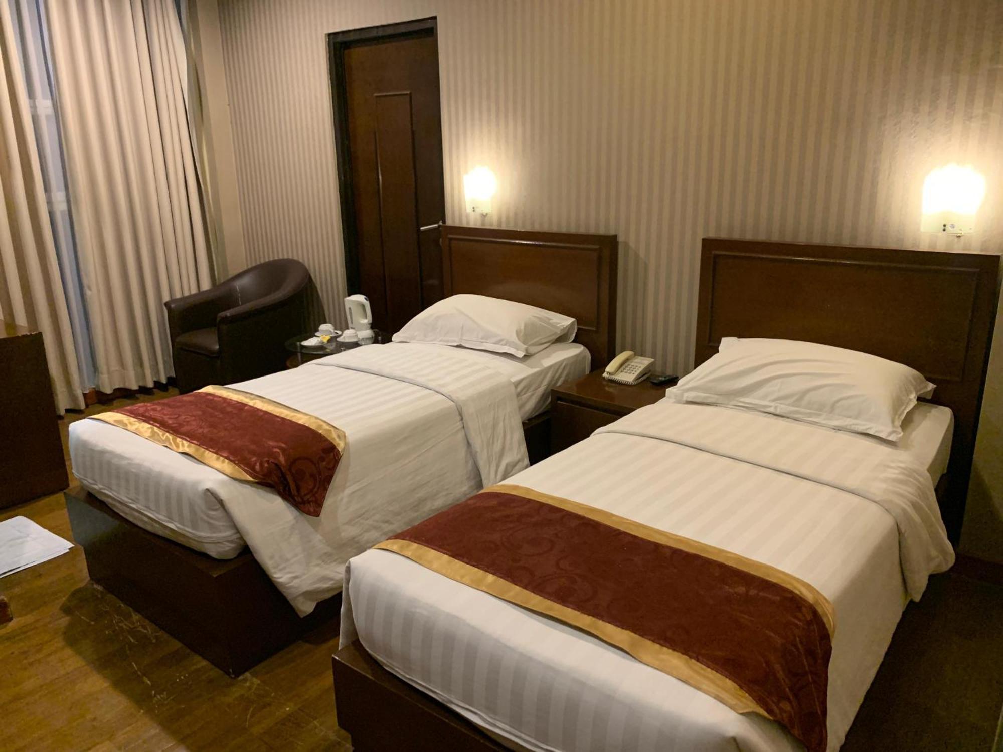 Enhaii Hotel Bandung Exterior foto