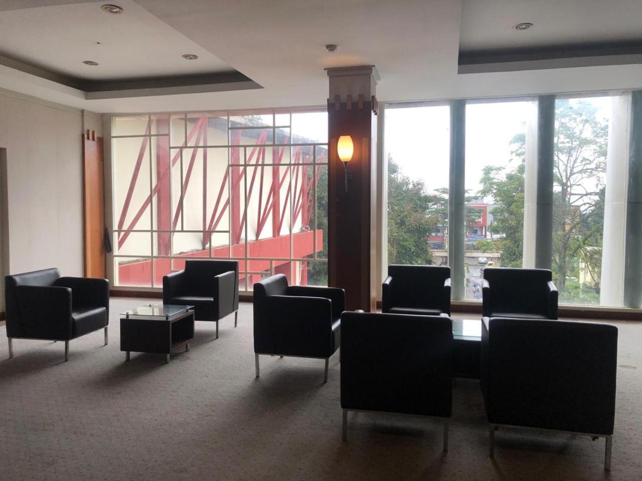 Enhaii Hotel Bandung Exterior foto