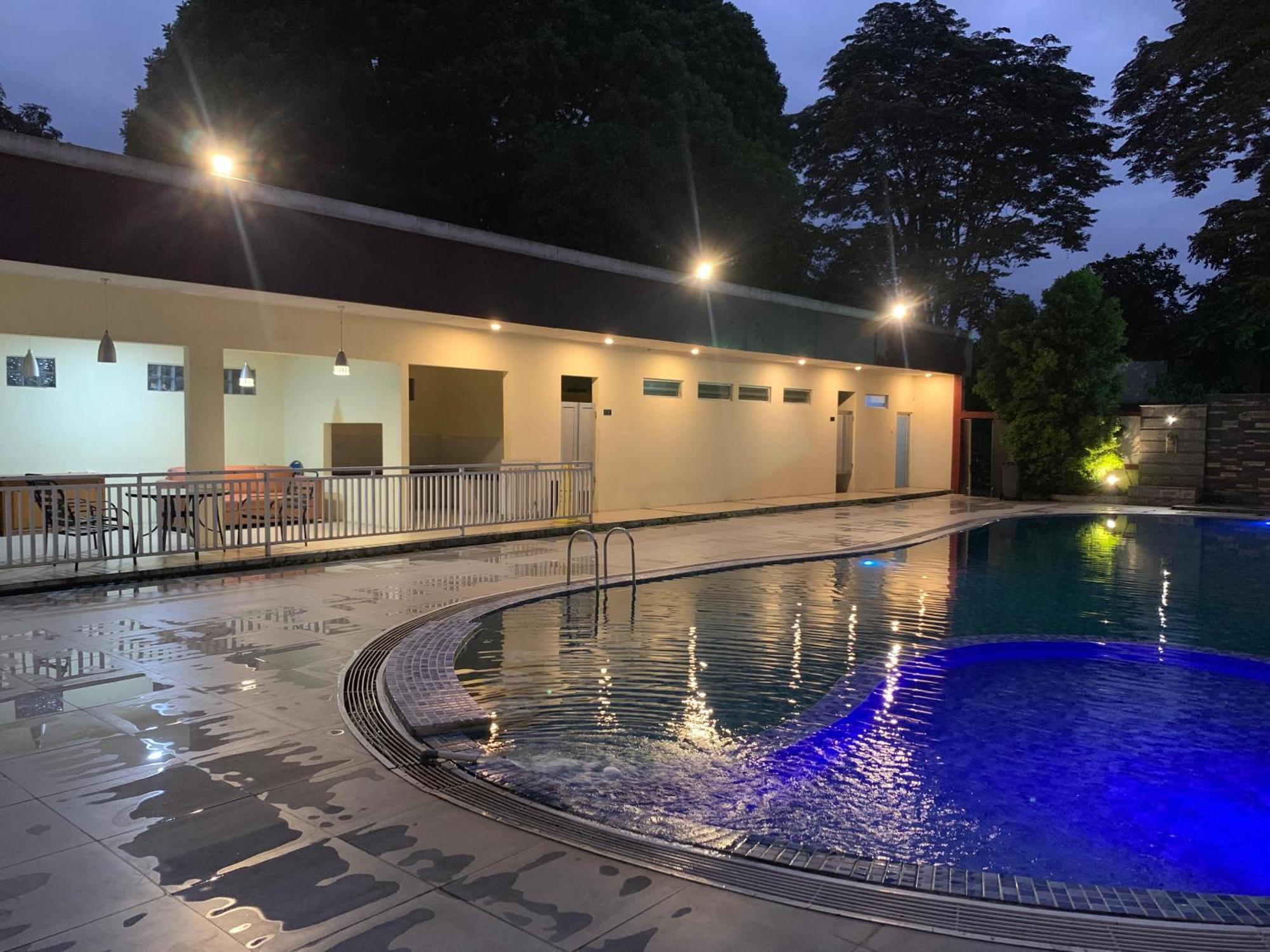 Enhaii Hotel Bandung Exterior foto